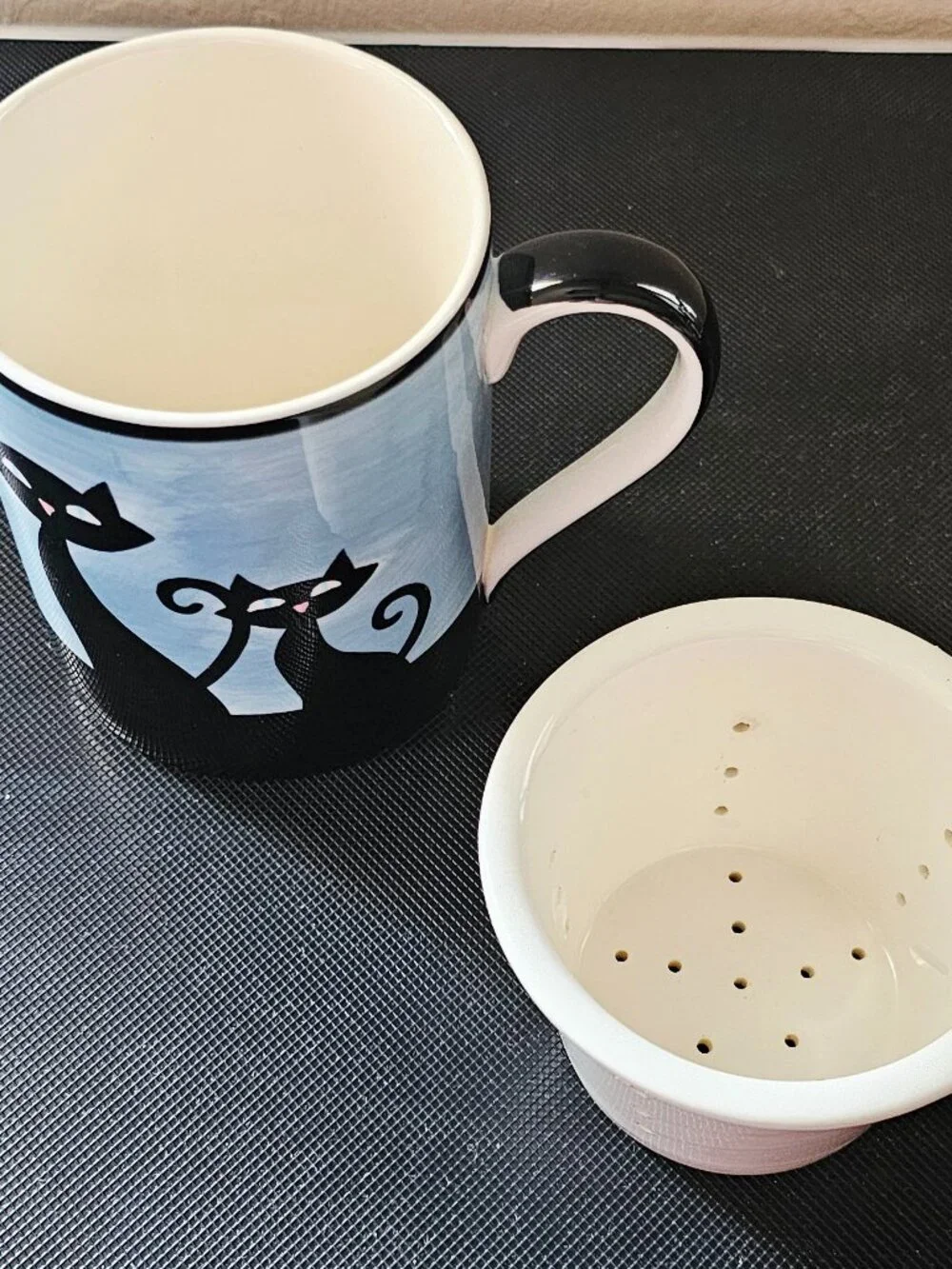 HUES N BREWS ~ Black Cat Coffee/Tea Mug ~ BLUE ~ Siamese Kitty Tea Strainer